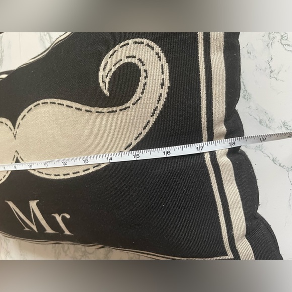 *SOLD* 🔆 Simons Mr Pillow 18’x11’ - Picture 5 of 6